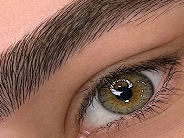 فیبروز ابرو چیست و چطور انجام میشود؟ + مزایا و معایب