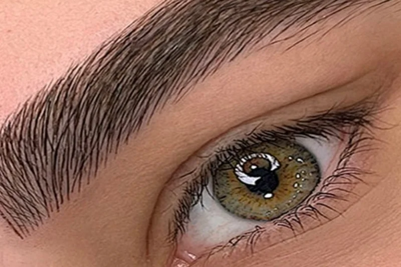 فیبروز ابرو چیست و چطور انجام میشود؟ + مزایا و معایب